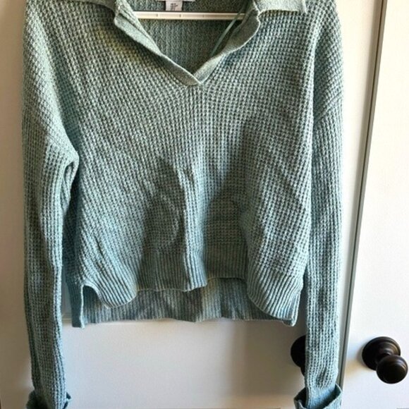 William Green V-Neck Sweater with Ribbed Knit - Picture 1 of 4